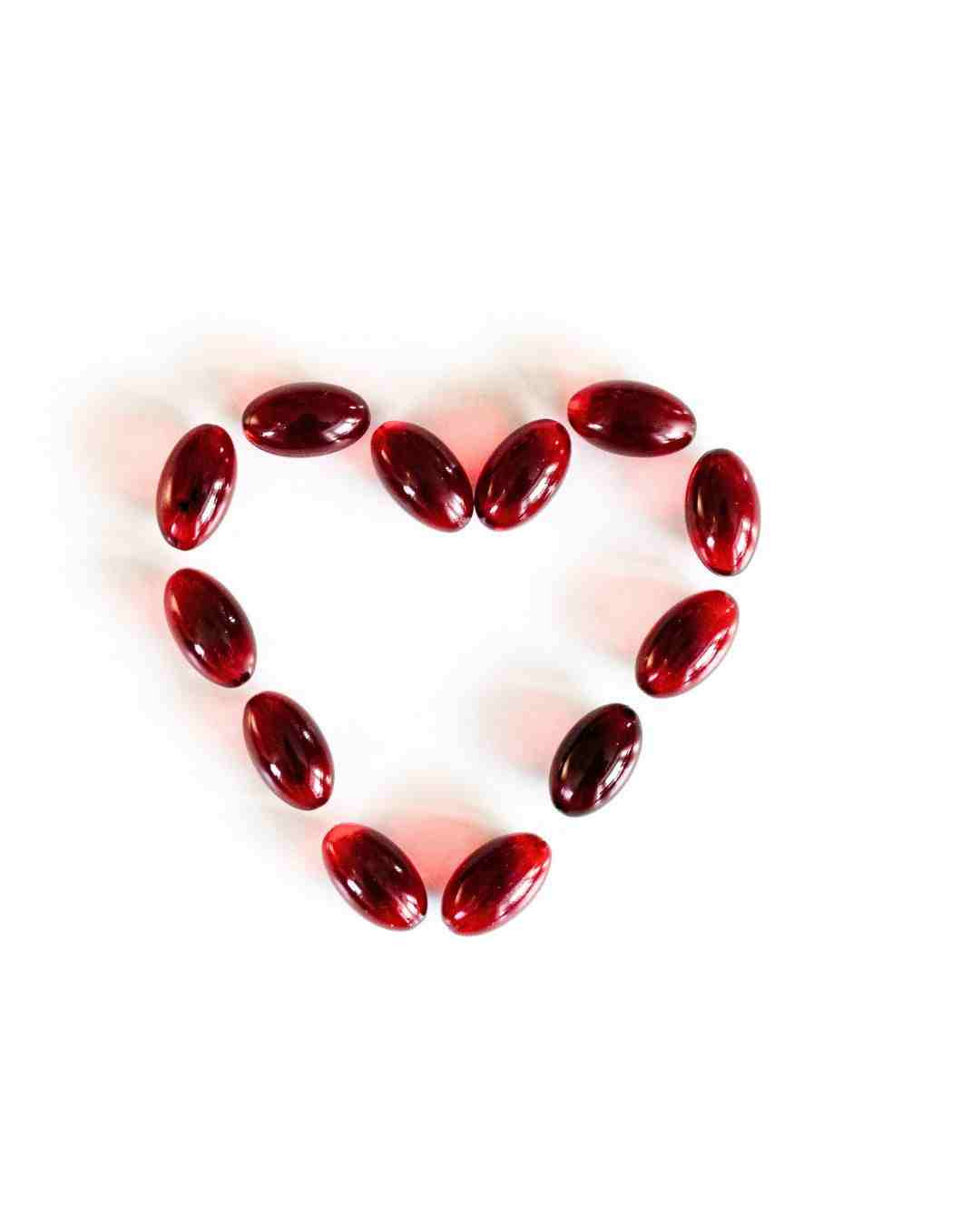 Omega-3 kapsule v obliki srca – naravna podpora za srce in zdravje ožilja.